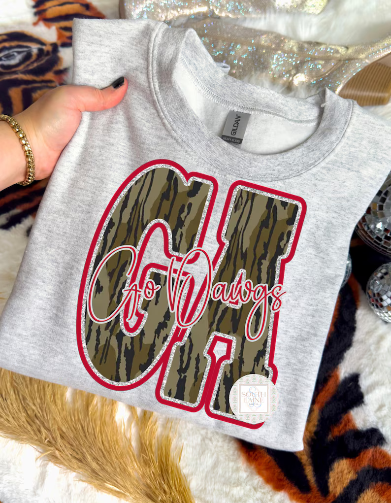 Camo Go Dawgs graphic shirt in ash grey